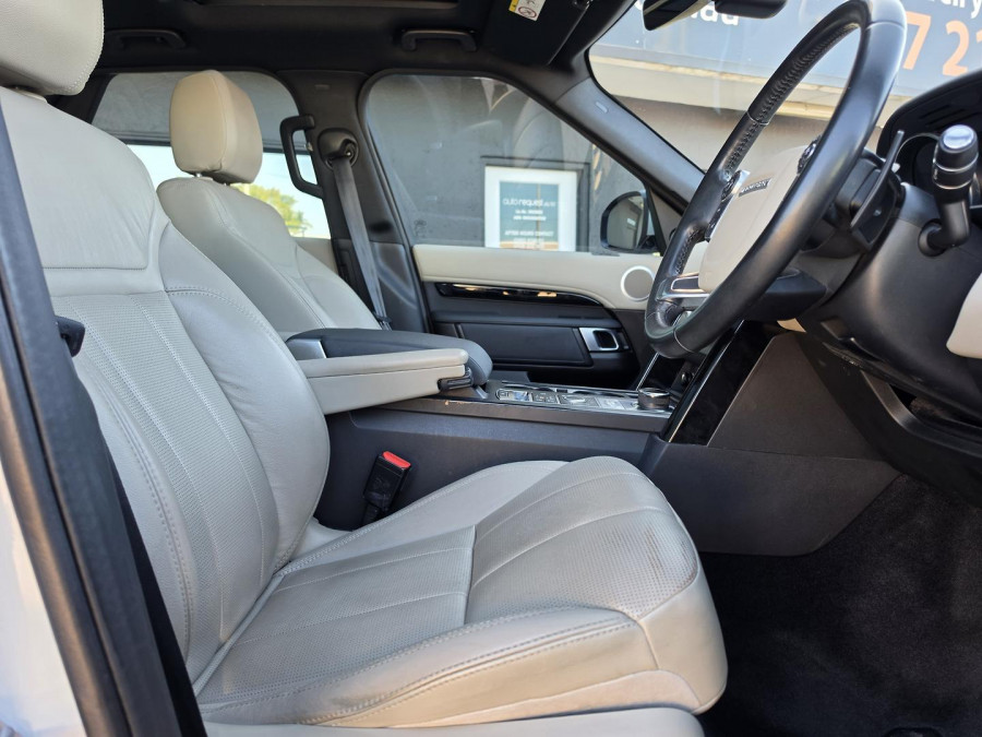 2018 Land Rover Discovery Series 5 SE SUV Image 19