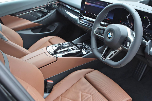 2025 BMW 5 Series G60 520i M Sport Sedan image 8