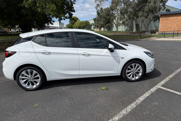 2019 Holden Astra BK R Hatch Image 6