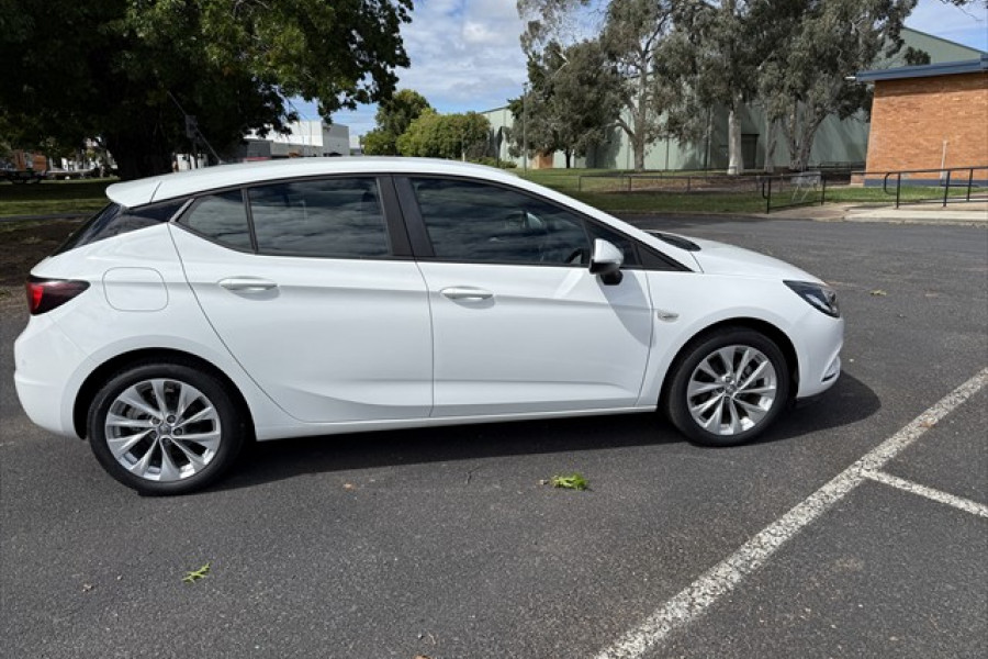 2019 Holden Astra BK R Hatch Image 6
