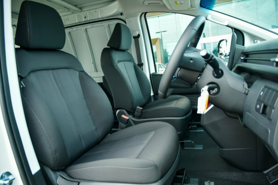 2025 Hyundai Staria Load US4.V3  Van Image 16