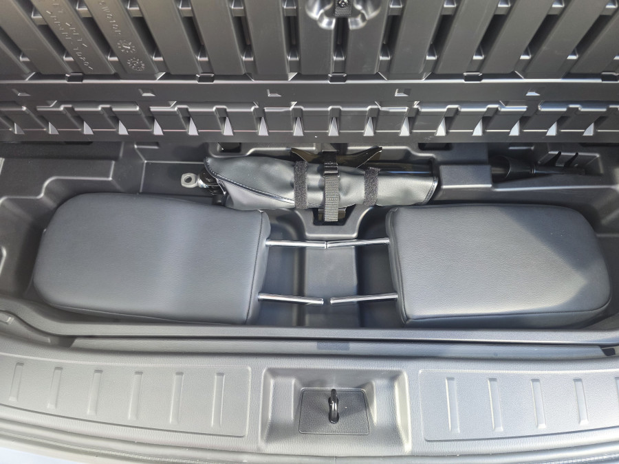 2024 Mitsubishi Outlander ZM Exceed SUV Image 9