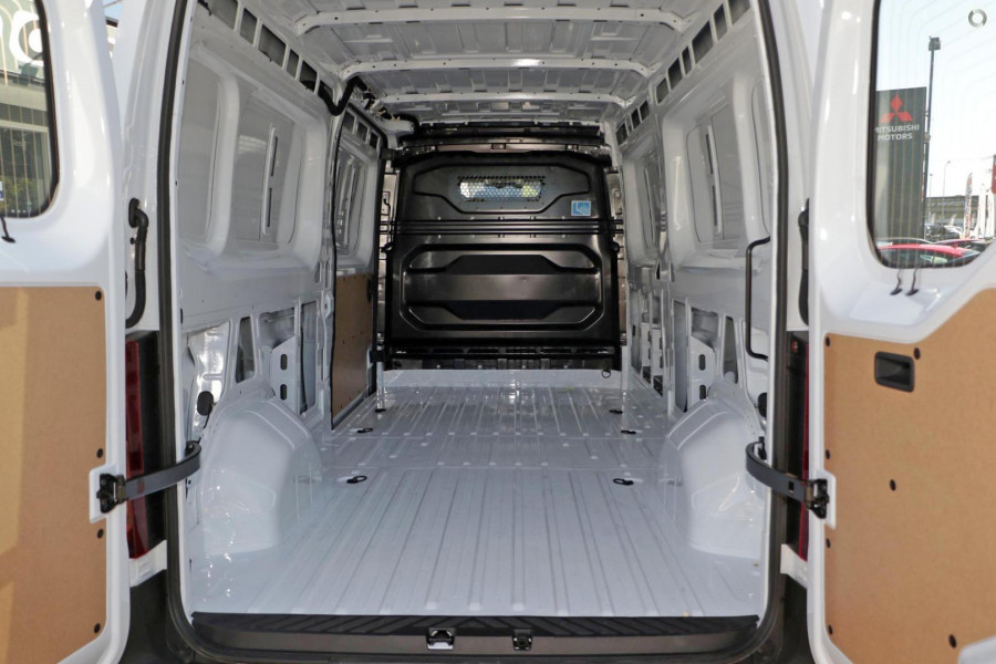 2026 Renault Master XDD  Van Image 11