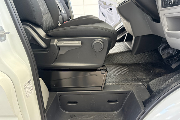 2026 MY24 LDV Deliver 9  Mid Roof LWB Van Image 17