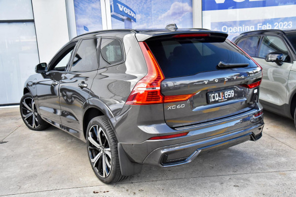 2023 Volvo XC60  Recharge Ultimate T8 Plug-In Hybrid SUV Image 3
