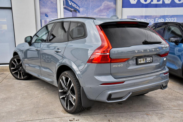 2023 Volvo XC60  Recharge Ultimate T8 Plug-In Hybrid SUV Image 2