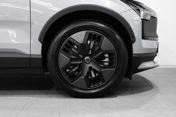 2026 Volvo EX30 Cross Country  Ultra Twin Motor Performance SUV Image 4