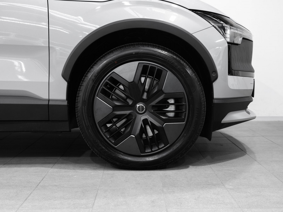 2026 Volvo EX30 Cross Country  Ultra Twin Motor Performance SUV Image 4