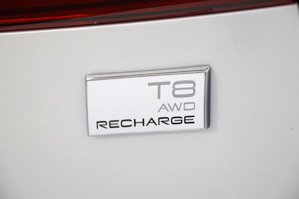 2023 Volvo XC60  Recharge Ultimate T8 Plug-In Hybrid SUV Image 6