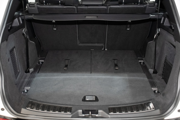 2023 Land Rover Discovery Sport L550 P250 R-Dynamic SE SUV image 9