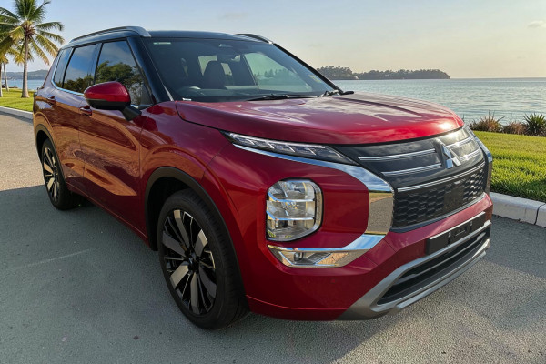 2026 Mitsubishi Outlander ZM Exceed Tourer SUV Image 1