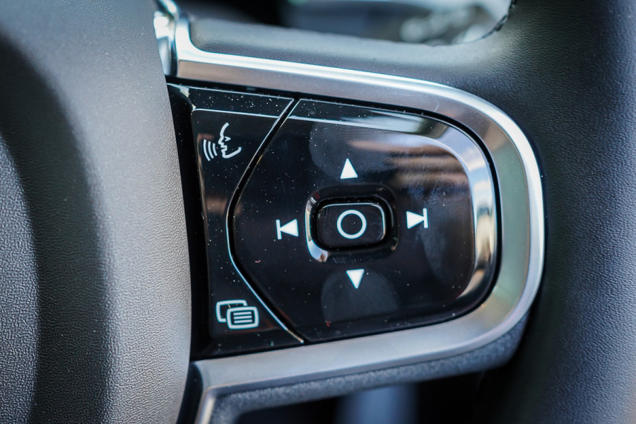 2025 Volvo XC60 Ultra T8 Plug-In Hybrid SUV Image 22