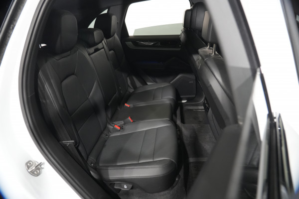 2023 Porsche Cayenne SUV Image 30