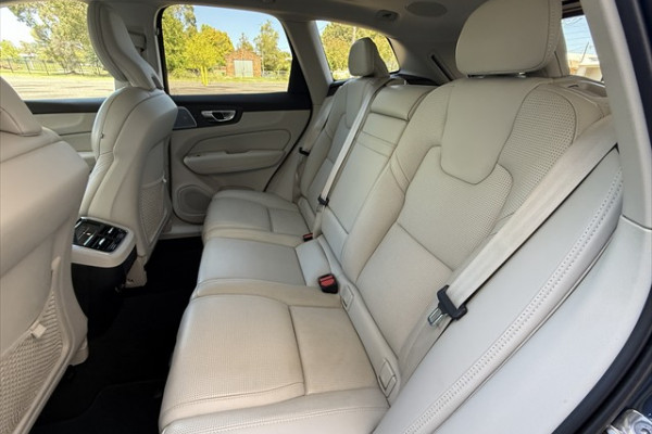 2020 Volvo XC60 UZ D4 Inscription SUV Image 10