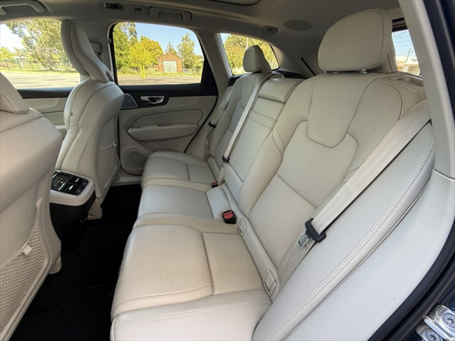 2020 Volvo XC60 UZ D4 Inscription SUV Image 10