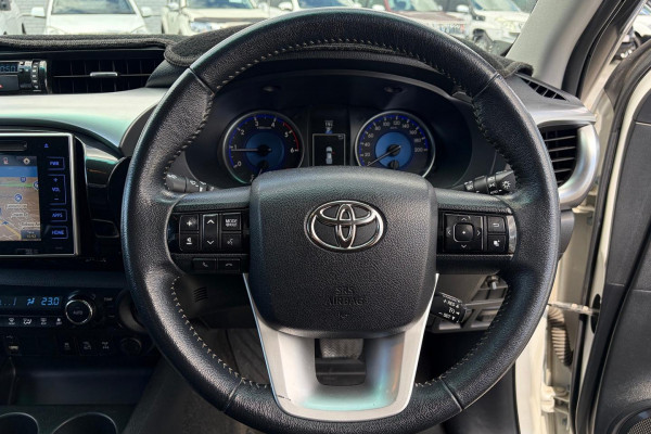 2016 Toyota HiLux  SR5 Double Cab Pick Up Image 16