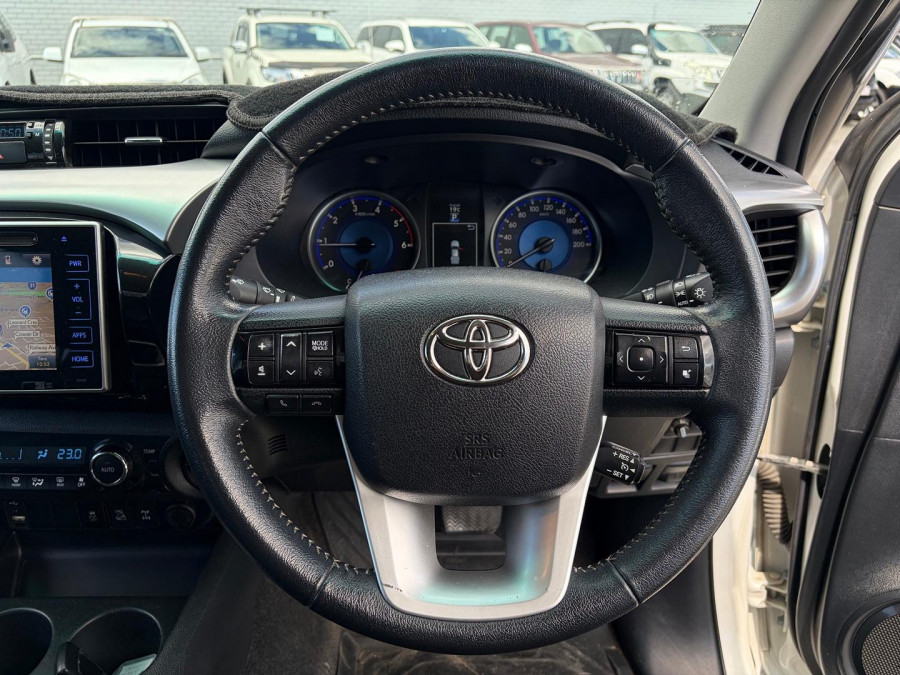 2016 Toyota HiLux  SR5 Double Cab Pick Up Image 16