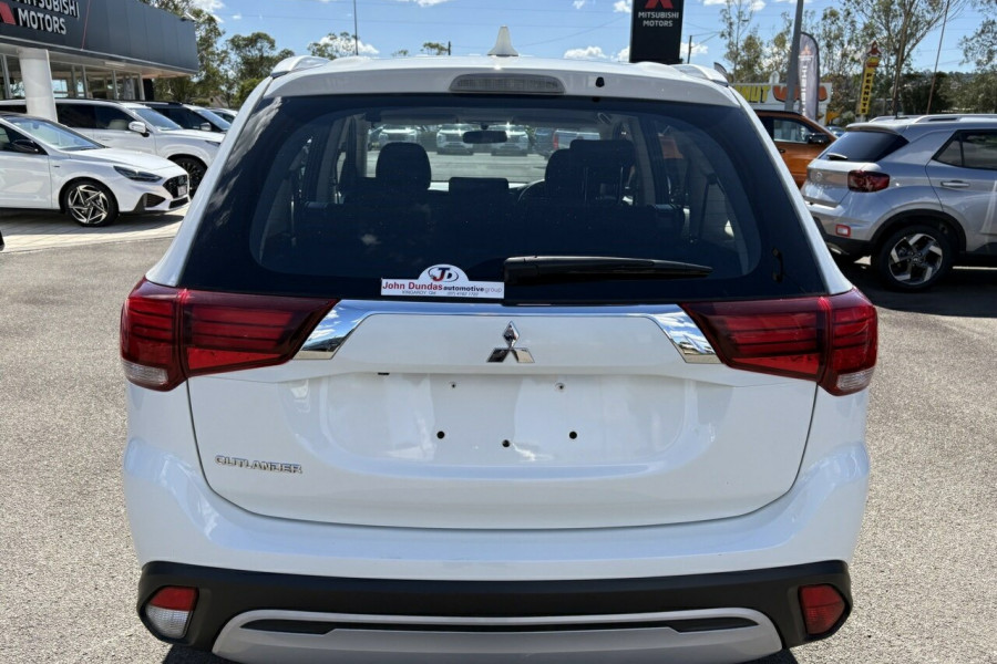 2019 Mitsubishi Outlander ZL ES SUV Image 9