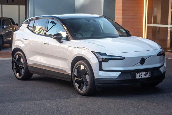 2024 MY25 Volvo EX30  Single Motor Extended Range Ultra SUV Image 5