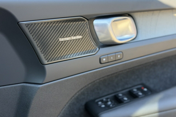 2025 Volvo XC40 XZ Plus B4 SUV Image 12