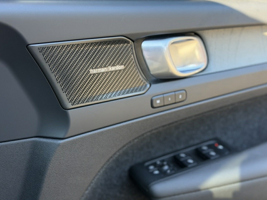 2025 Volvo XC40 XZ Plus B4 SUV Image 12