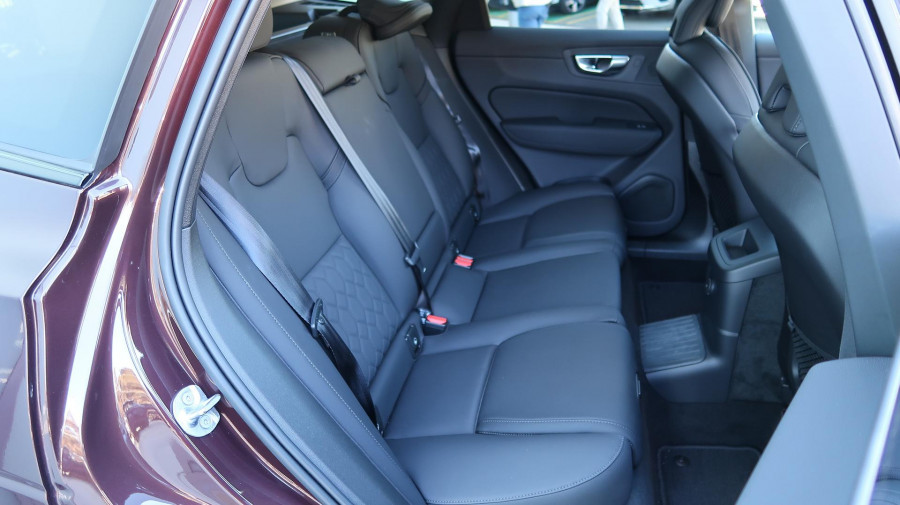 2025 Volvo XC60 UZ Plus T8 Plug-in Hybrid Dark SUV Image 13