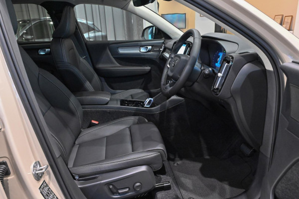 2026 Volvo XC40 XZ Ultra B4 Dark SUV Image 6