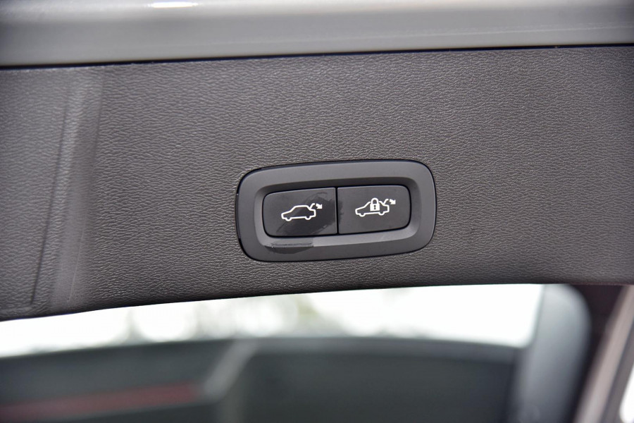2025 Volvo XC40 XZ Plus B4 SUV Image 19