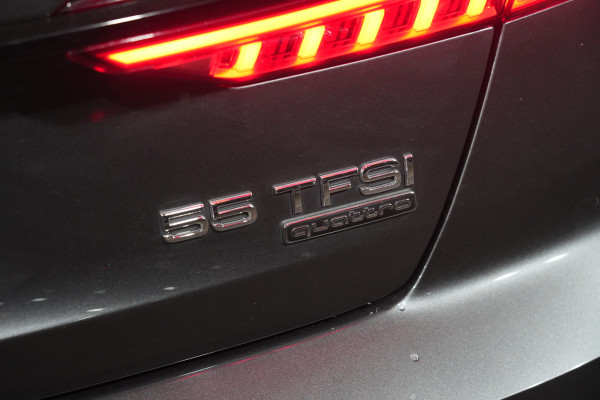 2021 Audi A6 55 TFSI S line Sedan Image 10