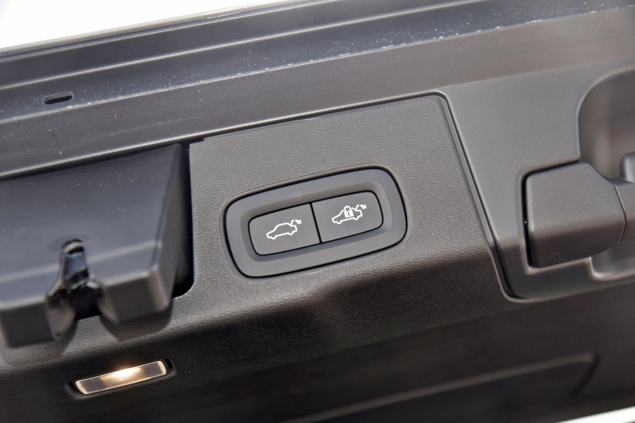 2025 Volvo XC60 UZ Plus T8 Plug-in Hybrid SUV Image 21