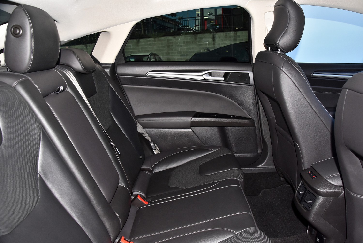 2015 Ford Mondeo MD Titanium Hatch Image 10