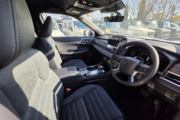 2026 Mitsubishi Outlander ZM Black Edition SUV Image 18
