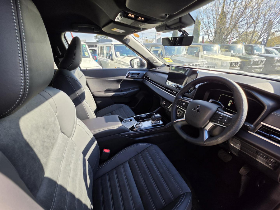 2026 Mitsubishi Outlander ZM Black Edition SUV Image 18