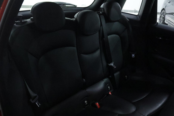 2015 MINI Cooper F55 Cooper S Hatch image 10