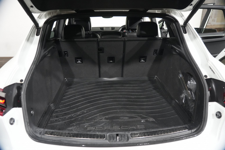 2017 Porsche Macan S SUV Image 24
