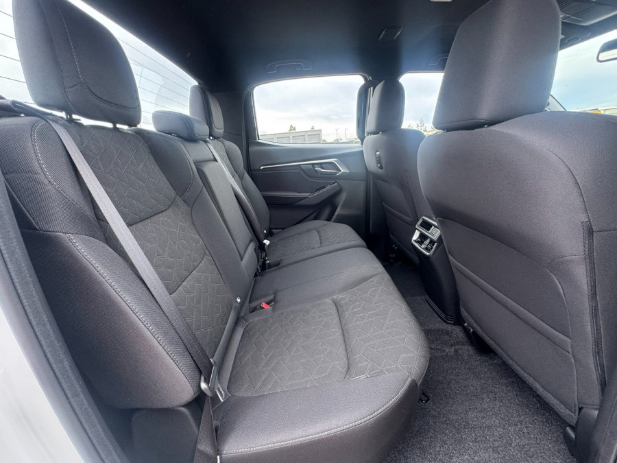 2026 Isuzu D-MAX RG LS-U Cab Chassis Image 10