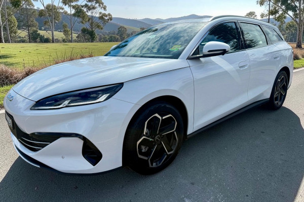 2026 BYD Seal 6  Premium Wagon Image 3