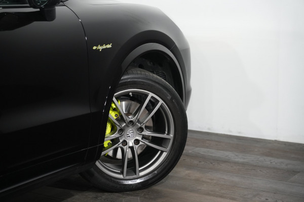 2018 Porsche Cayenne E-Hybrid SUV Image 10