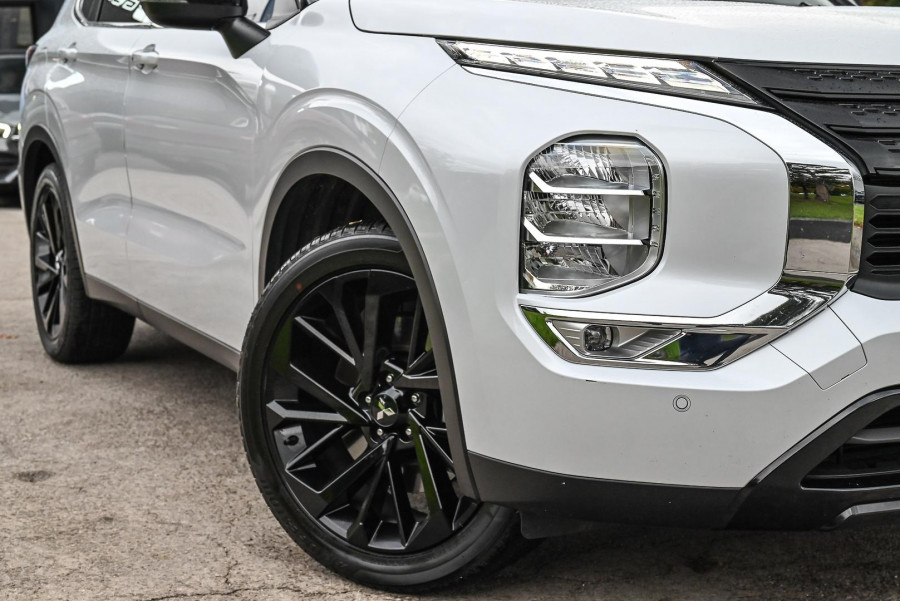 2024 Mitsubishi Outlander ZM Black Edition SUV Image 22