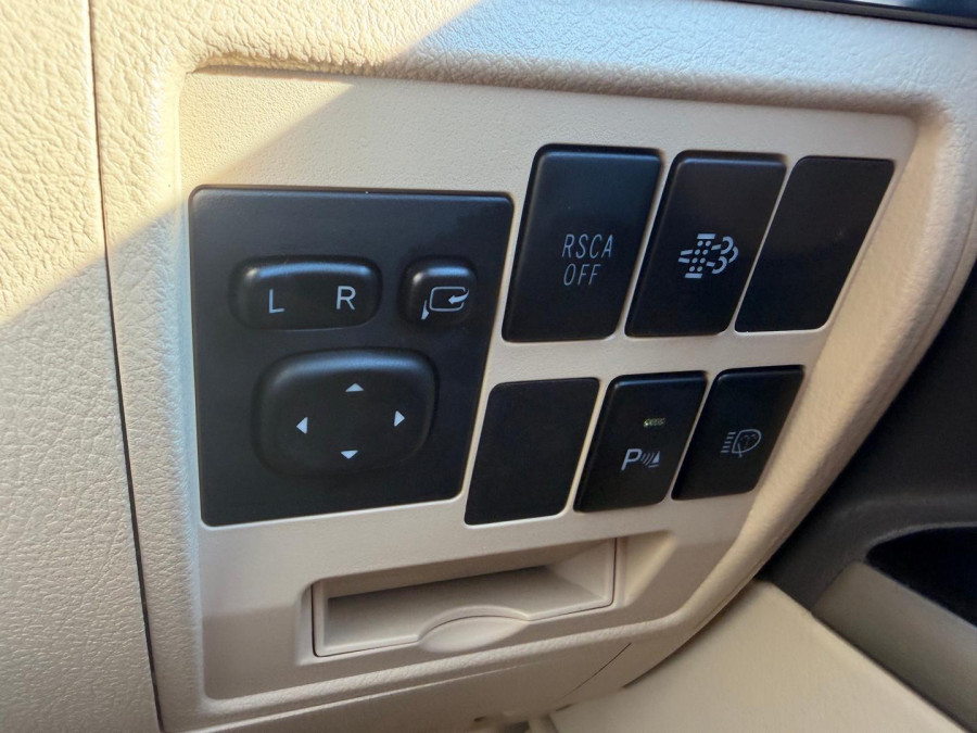 2016 Toyota LandCruiser VDJ200R VX SUV Image 24