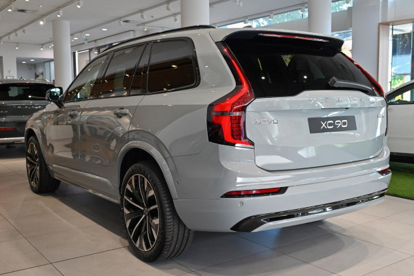 2026 Volvo XC90 L Series Ultra B5 Dark SUV Image 4
