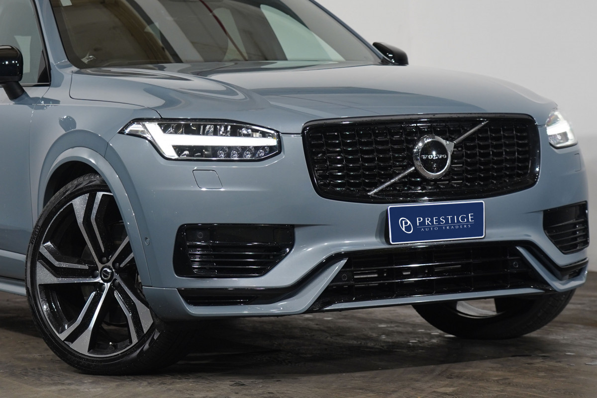 2022 Volvo XC90 Recharge Ultimate T8 Phev SUV Image 2