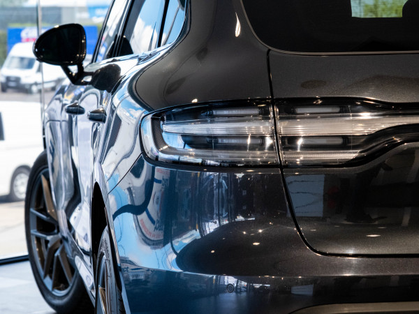 2023 Porsche Macan 95B T SUV image 13
