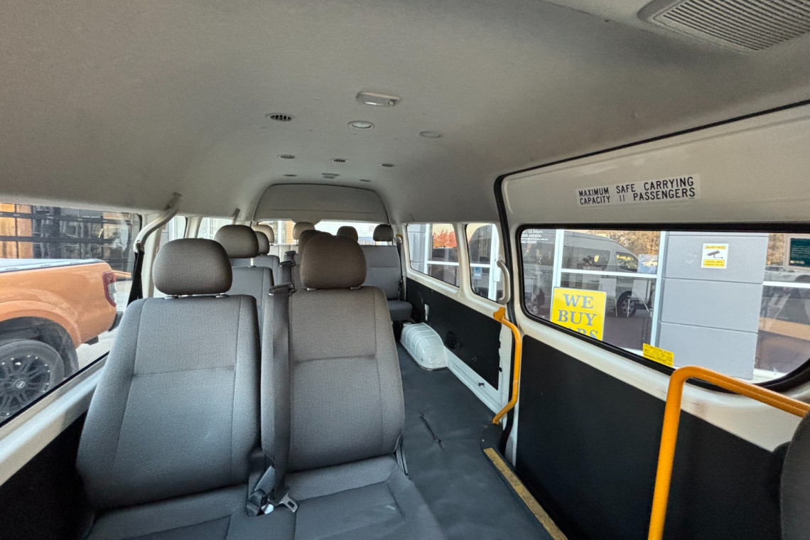 2015 Toyota HiAce TRH223R Commuter Bus Image 25