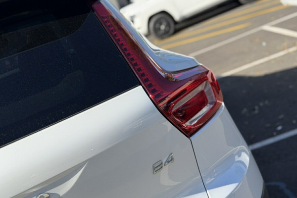 2025 Volvo XC40 XZ Plus B4 SUV Image 6