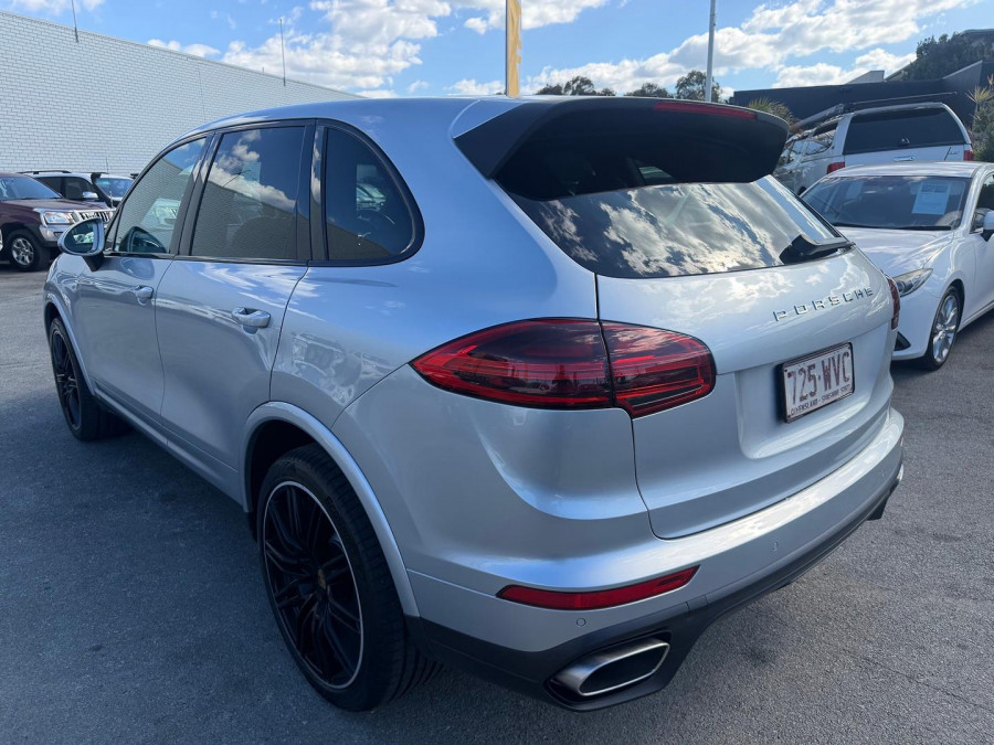 2016 MY17 Porsche Cayenne 92A Platinum Edition SUV Image 9