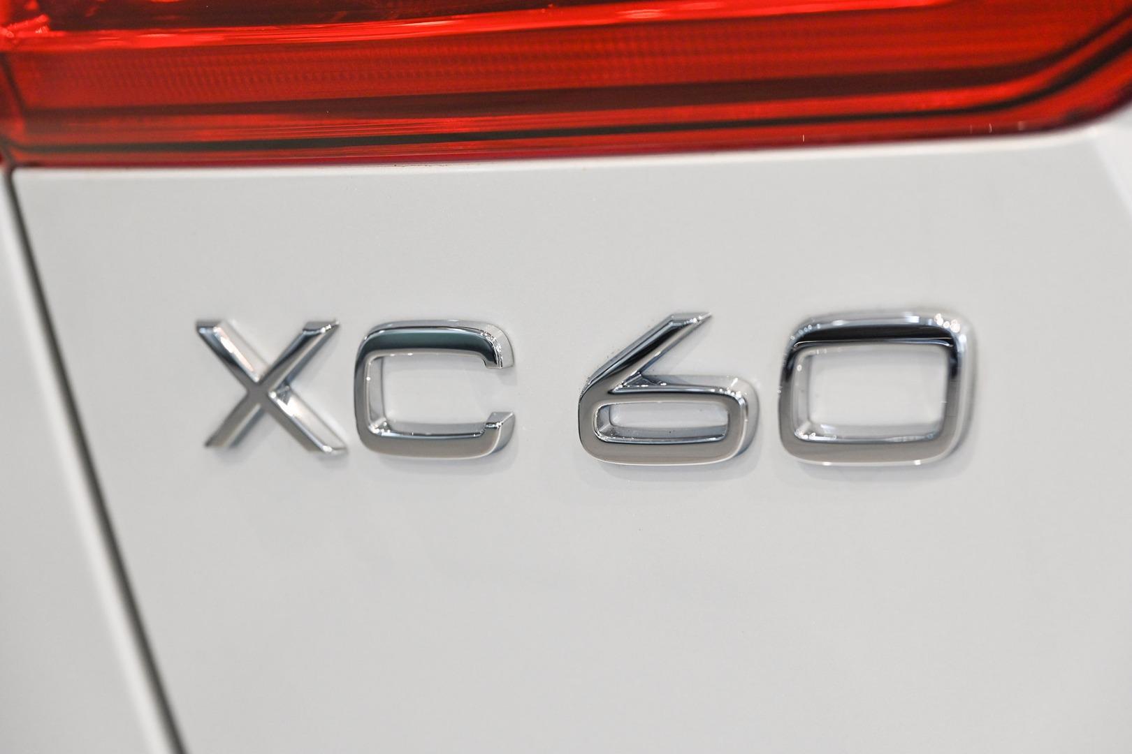 2023 Volvo XC60  Ultimate B5 Bright SUV Image 9