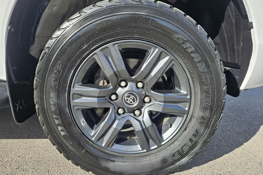 2022 Toyota HiLux GUN126R SR Double-Cab Cab-Chassis Image 14