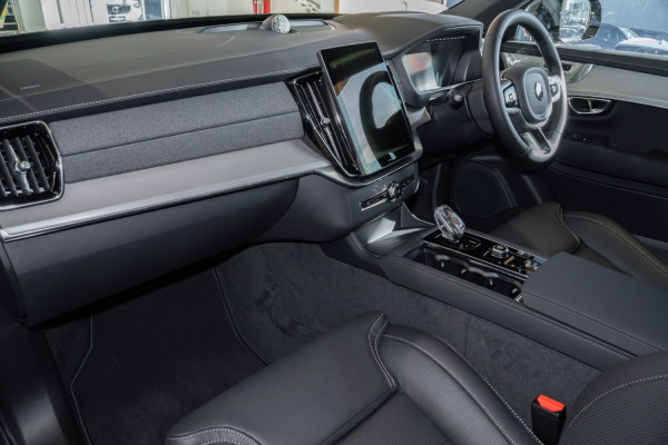 2026 Volvo XC90 L Series  Black Edition SUV Image 13