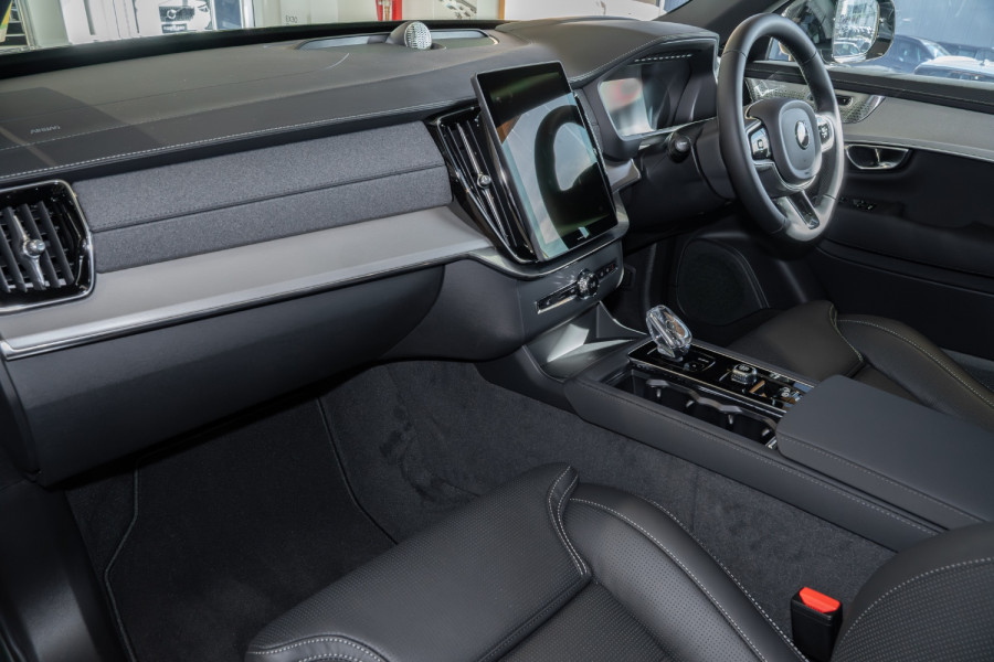 2026 Volvo XC90 L Series  Black Edition SUV Image 13